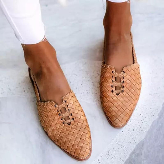 Handcrafted leather slippers | Ergonomic fit, high-quality leather & ideal for women's everyday wear