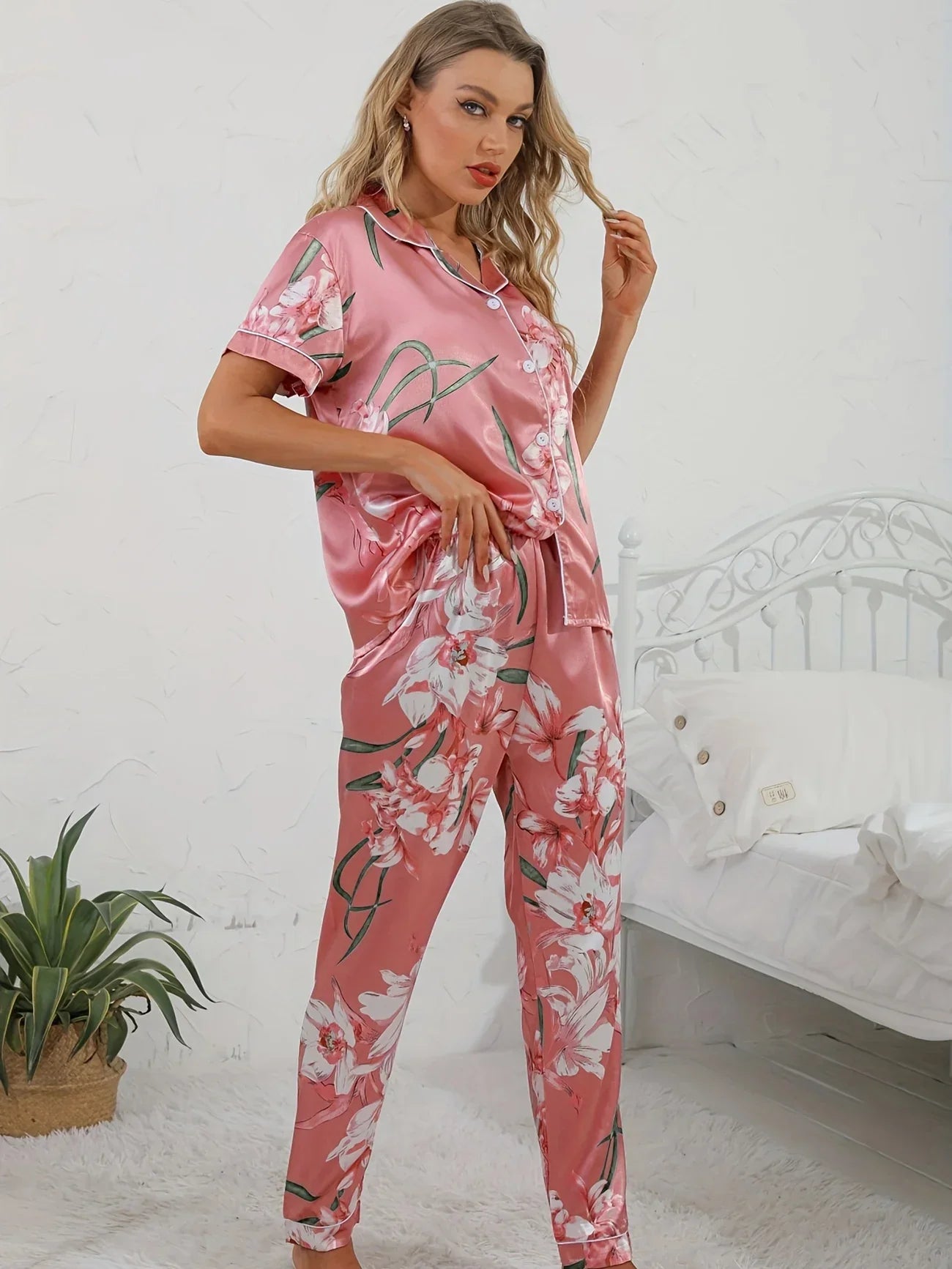 Women's Floral Print Pyjama Set | Short Sleeve Shirt & Long Trousers for Comfortable Sleep and Relaxation