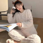 Women's Relaxed Fit 2-Piece Pyjama Set | Long Sleeve Top & Matching Pants for Home Lounging and Sleep