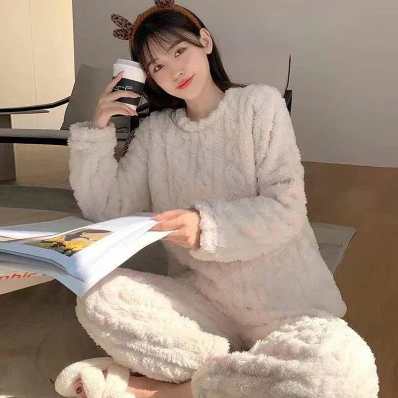 Women's Relaxed Fit 2-Piece Pyjama Set | Long Sleeve Top & Matching Pants for Home Lounging and Sleep