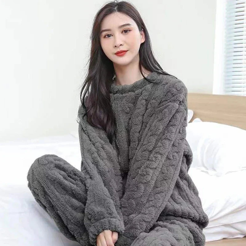 Women's Relaxed Fit 2-Piece Pyjama Set | Long Sleeve Top & Matching Pants for Home Lounging and Sleep