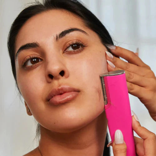 Sonic Dermaplaning Device | Microfine Edges for Smooth Skin & Enhanced Skincare Absorption