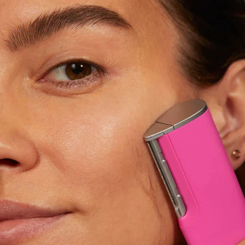 Sonic Dermaplaning Device | Microfine Edges for Smooth Skin & Enhanced Skincare Absorption